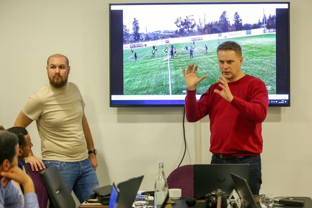 Explaining live analysis